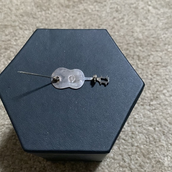 Vintage Abalone Guitar Brooch - Picture 4 of 5